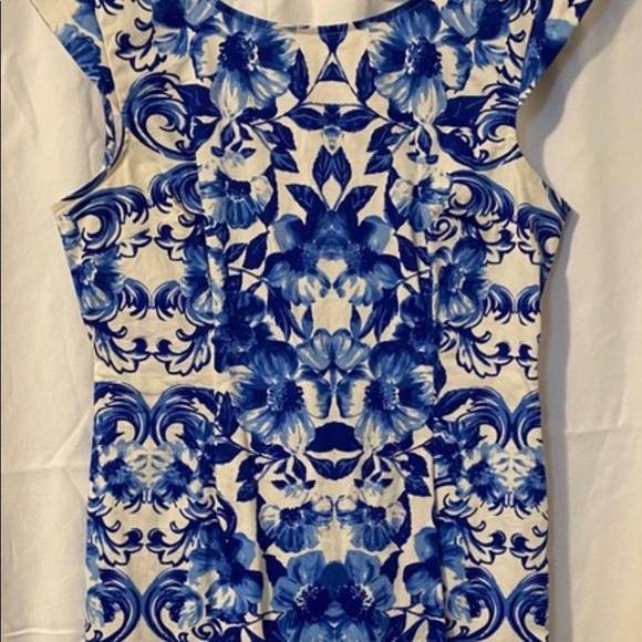⭐️🎉4 for $30 FOREVER 21 Sheath Dress Blue Floral Stretch Scoop Neck s/s sz smal - Picture 4 of 5